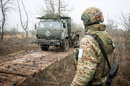 Russian troops build bridge crossing in special military operation zone