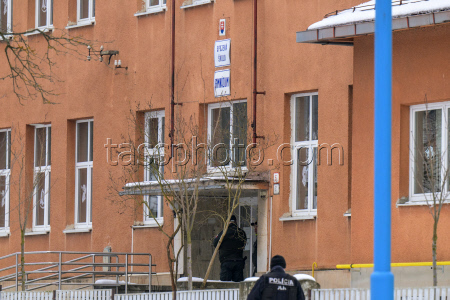 Как минимум два человека погибли в гимназии в Словакии при нападении ученика с ножом