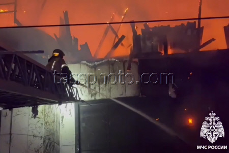 Store catches fire in Grozny, Russia