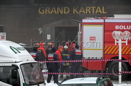 При пожаре на горнолыжном курорте Карталкая в Турции погибли не менее 76 человек