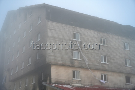 При пожаре на горнолыжном курорте Карталкая в Турции погибли не менее 76 человек
