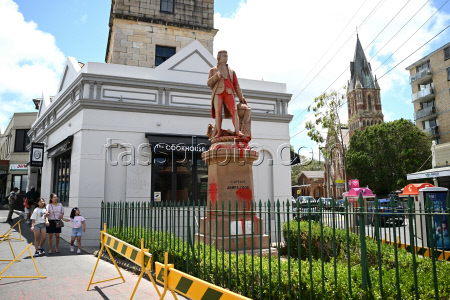 Statue of Captain James Cook vandalized