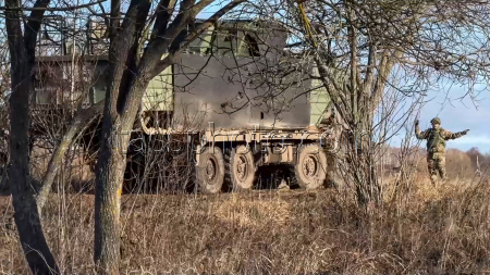 Russian servicemen build pontoon bridge in border area of Kursk Region
