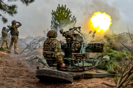 Russian servicemen use ZU-23 anti-aircraft gun in special military operation zone