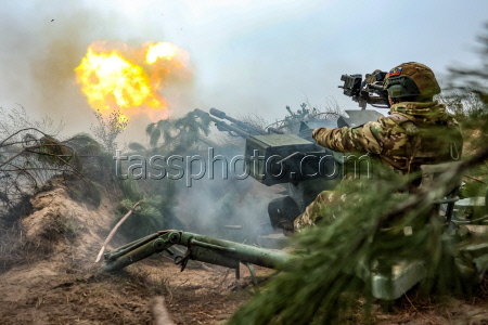 Russian servicemen use ZU-23 anti-aircraft gun in special military operation zone