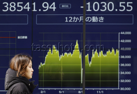 Tokyo stocks fall in reaction to US President Trump tariffs
