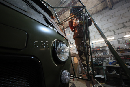 Russian military medical evacuation vehicles with enhanced protection