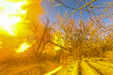 (+VIDEO) Giatsint-B field gun employed in special military operation