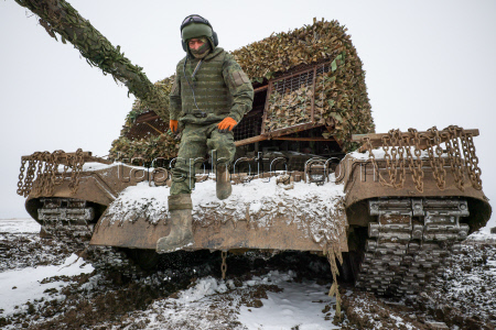 Russian tank crews undergo combat training in Lugansk People's Republic