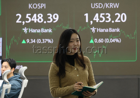Южнокорейский индекс KOSPI вырос на 17,78 пунктов на фоне ужесточения тарифной политики США 