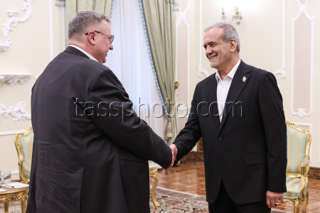 Russia's Deputy PM Overchuk on working visit to Iran