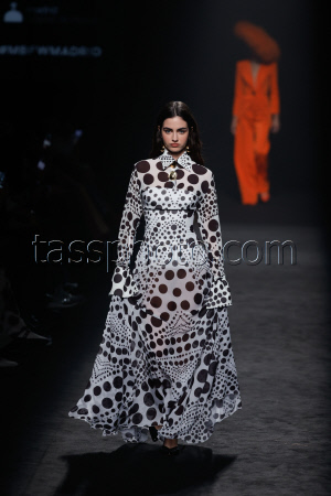 Claro Couture - Runway - Mercedes Benz Fashion Week Madrid FW 25/26