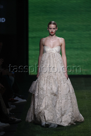 Ynes Suelves - Runway - Mercedes Benz Fashion Week Madrid FW 25/26