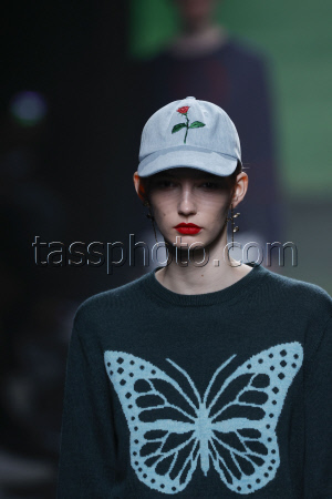 Ynes Suelves - Runway - Mercedes Benz Fashion Week Madrid FW 25/26