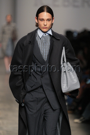 Milan, Milan Women's Fashion Week: Fall/Winter 2025/26 - ICEBERG Fashion Show - Catwalk