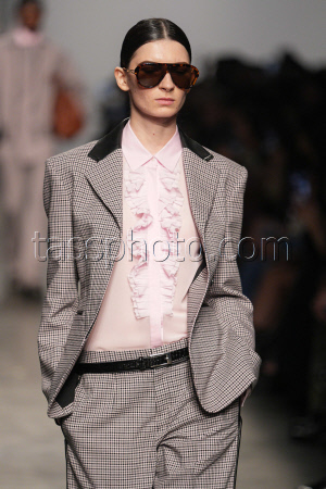Milan, Milan Women's Fashion Week: Fall/Winter 2025/26 - ICEBERG Fashion Show - Catwalk