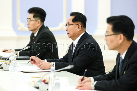 Russian Security Council deputy head Medvedev and Secretary of Central Committee of WPK Li Hi-yong meet