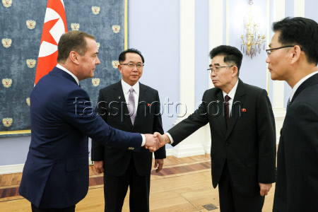 Russian Security Council deputy head Medvedev and Secretary of Central Committee of WPK Li Hi-yong meet
