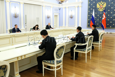 Russian Security Council deputy head Medvedev and Secretary of Central Committee of WPK Li Hi-yong meet