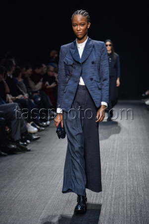 Показ коллекции Emporio Armani сезона осень-зима 2025/2026 на Неделе моды в Милане