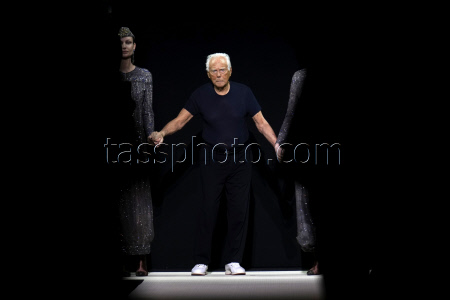 Итальянский модельер Джорджо Армани на показе своей коллекции Giorgio Armani сезона осень-зима 2025/2026 на Неделе моды в Милане