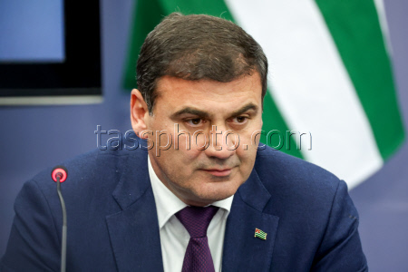 Abkhazian President-elect Gunba gives press conference