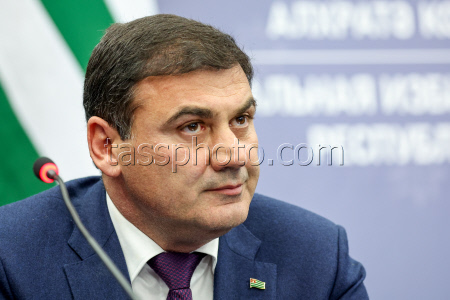Abkhazian President-elect Gunba gives press conference