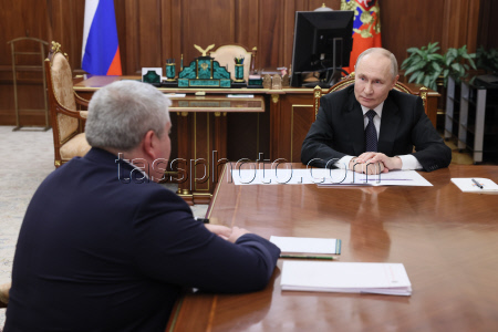 Встреча президента РФ Путина и заместителя губернатора Новгородской области Дронова