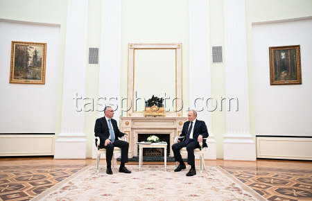 Встреча президента РФ Путина и избранного президента Абхазии Гунбы