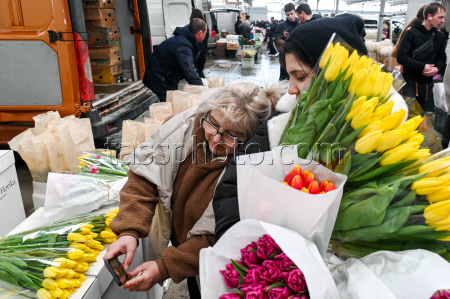 Flowers on sale in Krasnodar in run-up to International Women's Day