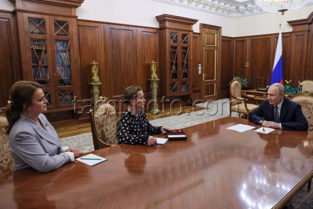 President Putin meets with Hero of Russia Sergei Chebnev's widow