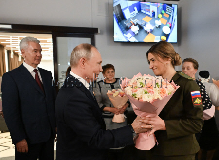 President Putin visits Unified Support Centre for participants in Russia's special military operation