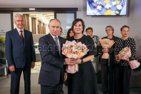 President Putin visits Unified Support Centre for participants in Russia's special military operation