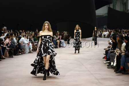 Показ коллекции Chanel сезона осень-зима 2025/2026 на Неделе моды в Париже