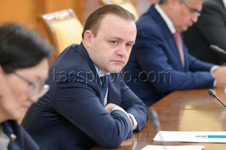Russian PM Mishustin meets with New People Party's faction in State Duma