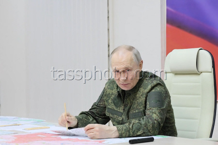 Президент РФ Путин в пункте управления Курской группировки 