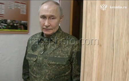 Президент РФ Путин в пункте управления Курской группировки 