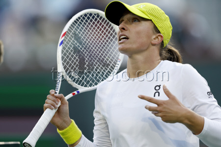 Теннисный турнир BNP Paribas Open, 1/2 финала: Мирра Андреева (Россия) - Ига Свёнтек (Польша) - 7:6, 1:6, 6:3