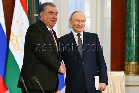 Tajikistan's President Rahmon on official visit to Russia