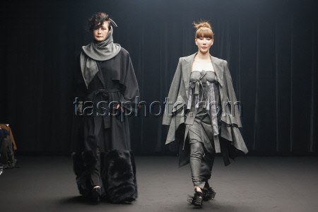 YOU JI YOUNG Aut/Win 2025 Tokyo Runway