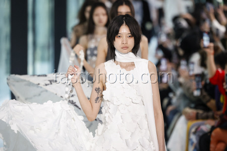 RIV NOBUHIKO Aut/Win 2025 Tokyo Runway