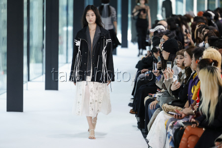 RIV NOBUHIKO Aut/Win 2025 Tokyo Runway