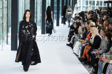 RIV NOBUHIKO Aut/Win 2025 Tokyo Runway