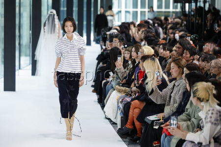 RIV NOBUHIKO Aut/Win 2025 Tokyo Runway