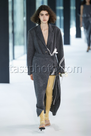 RIV NOBUHIKO Aut/Win 2025 Tokyo Runway