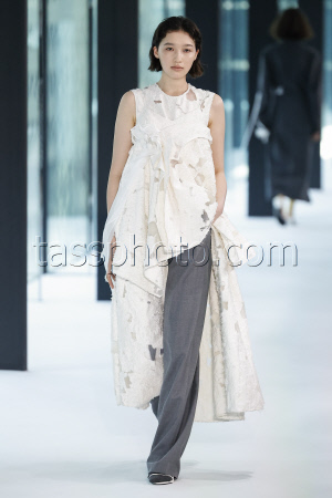 RIV NOBUHIKO Aut/Win 2025 Tokyo Runway