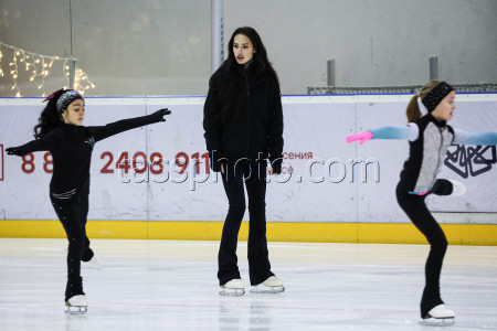 Olympic champion figure skater Alina Zagitova's medal unveiled at Rosa Khutor