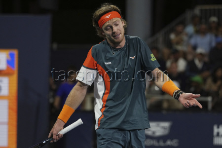 Теннисный турнир Miami Open, 2-й круг: Зизу Бергс (Бельгия) - Андрей Рублёв (Россия) - 7:5, 6:4