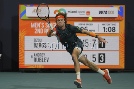 Теннисный турнир Miami Open, 2-й круг: Зизу Бергс (Бельгия) - Андрей Рублёв (Россия) - 7:5, 6:4