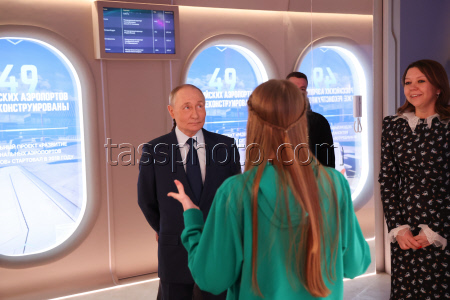 Russian President Putin visits Russia National Centre